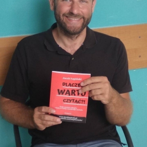 Autor Jacek Łapiński z książką: "Dlaczego warto czytać"
