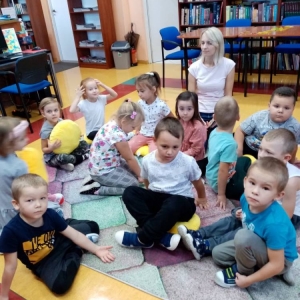 Jesienne spotkanie z przedszkolakami w bibliotece